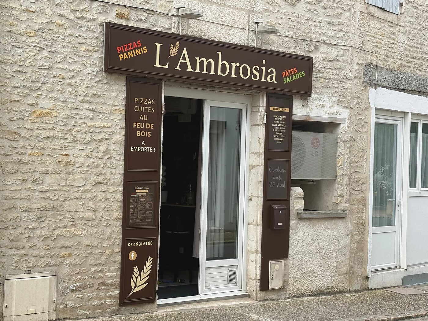 Devanture de L'Ambrosia à Courçon